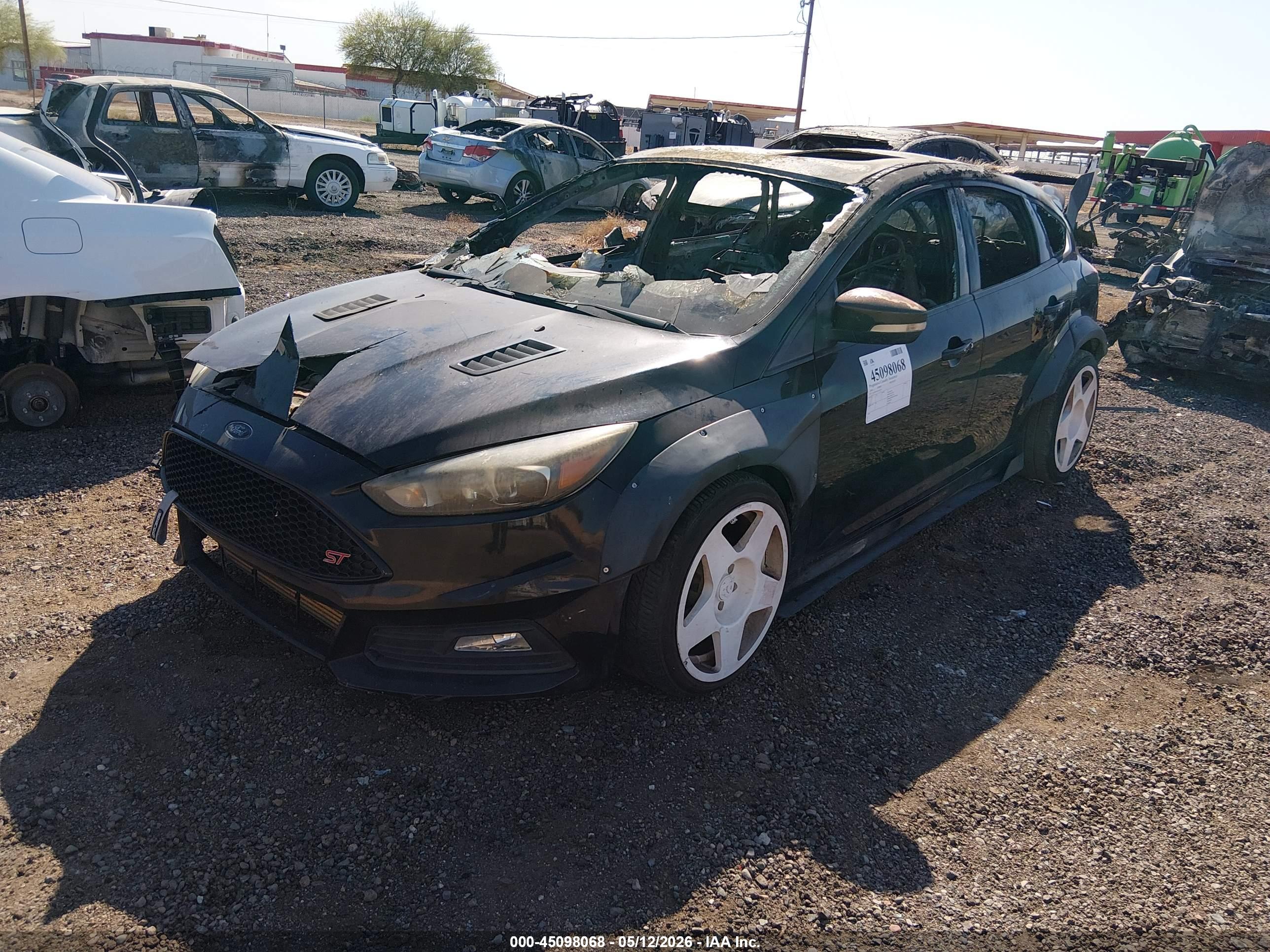 2016 FORD Focus ST — VIN 1FADP3L99GL363226 — photo 2